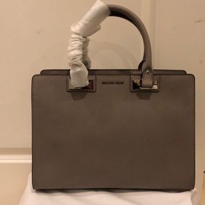 Michael Kors Quinn Satchel Pearl Gray